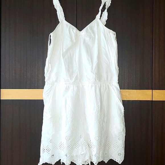 EXPRESS WHITE EYELET COTTON ROMPER, SIZE MEDIUM - Picture 3 of 11